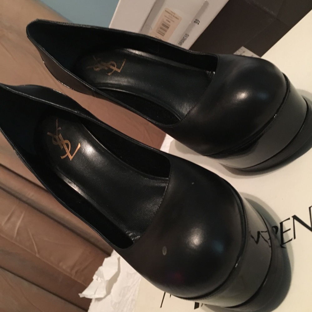 YSL pumps black